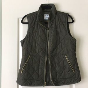 Hunter green lightweight puffer vest